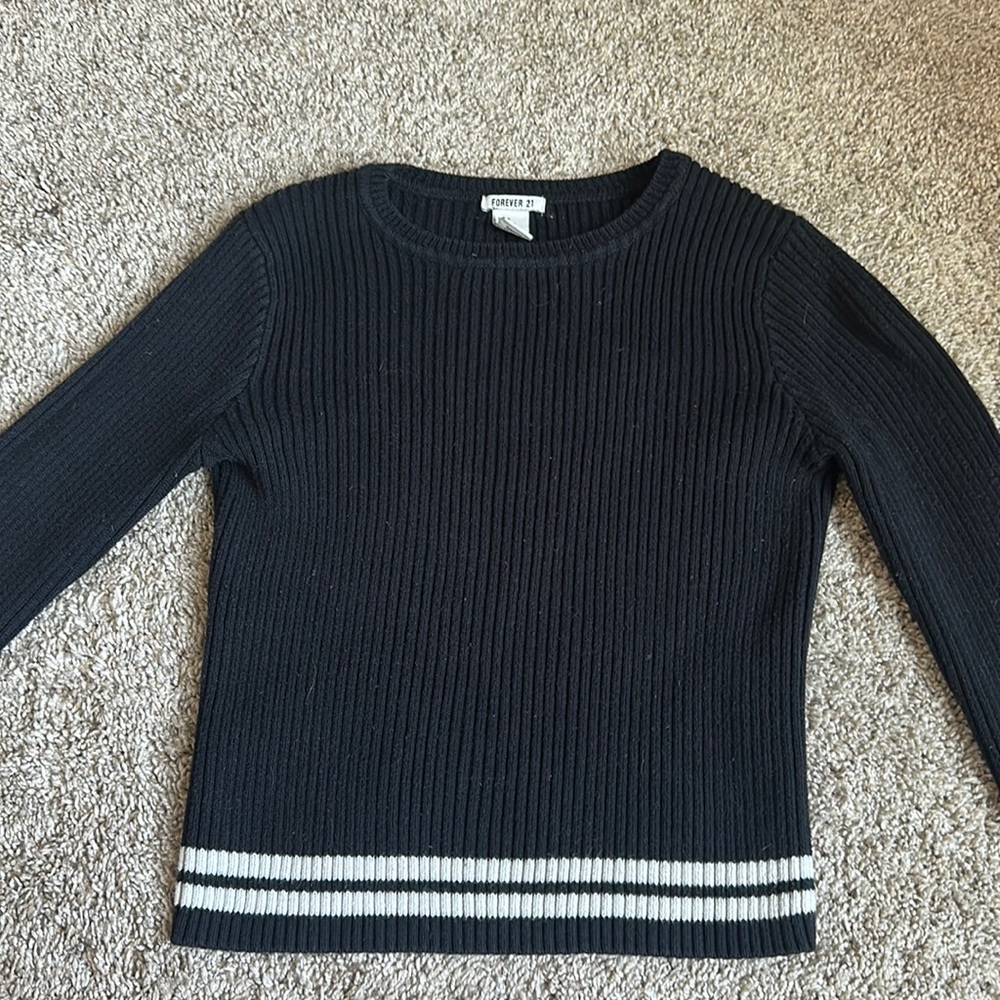 Forever 21 Sweater cropped with white stripes
